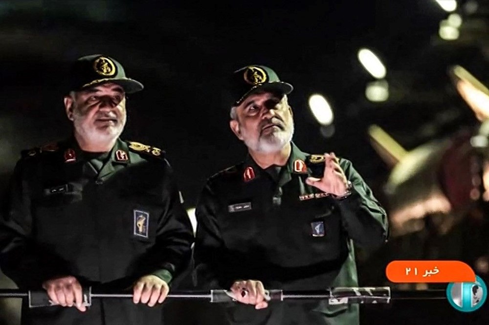 İran yeraltı füze tesisini tanıttı: "Patlamaya hazır yanardağ" - 4