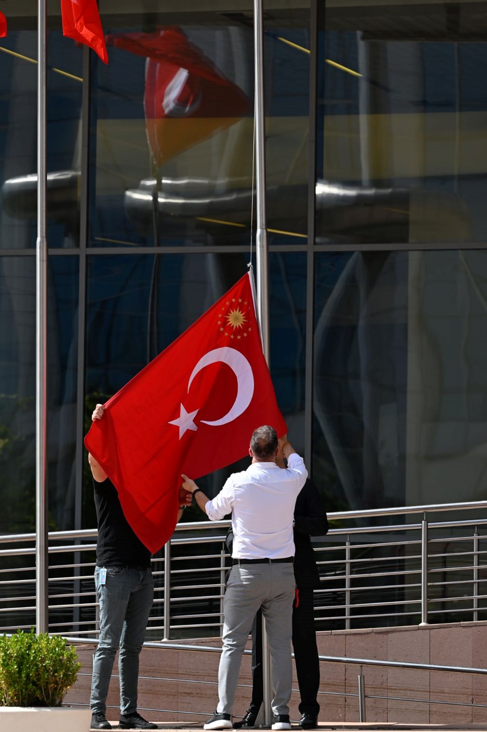 Cumhurbaşkanı Erdoğan, 18 yıl sonra CHP Genel Merkezi'nde | Erdoğan-Özel görüşmesi başladı - 2