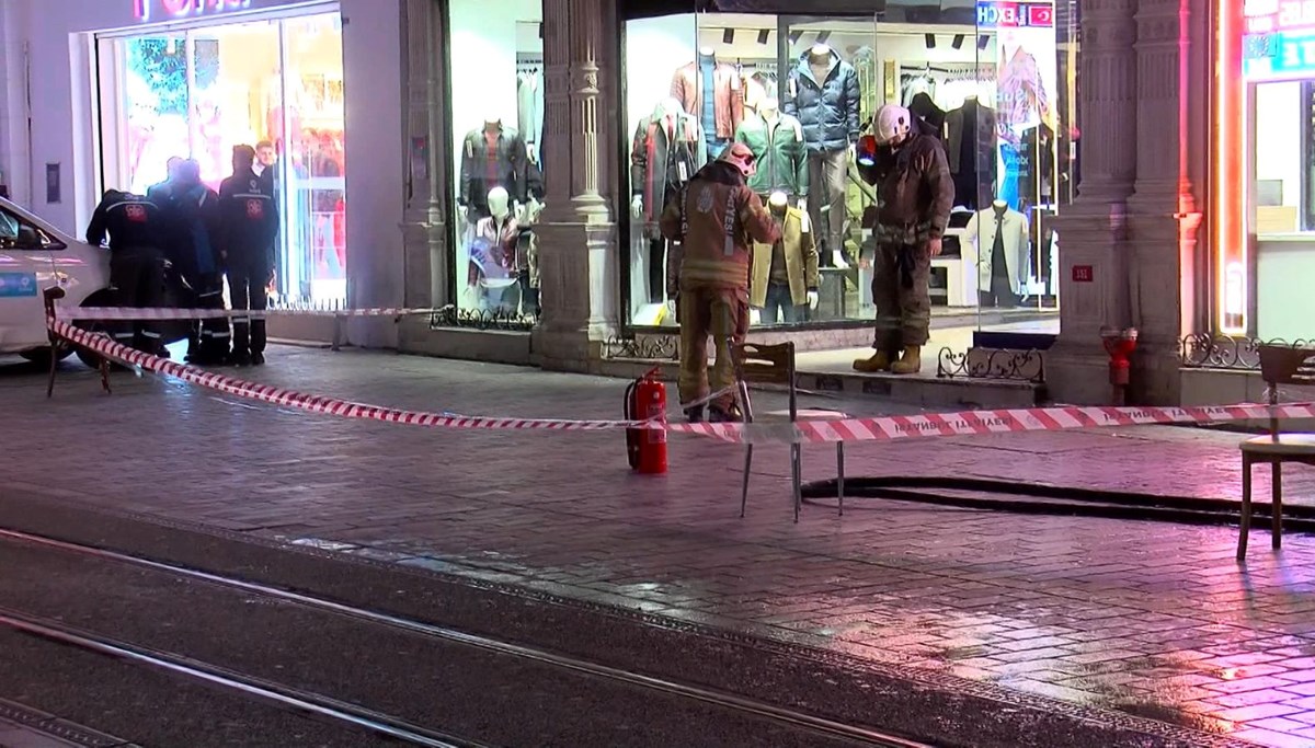 İstiklal Caddesi'nde doğalgaz kaçağı alarmı İstiklal Caddesi'nde doğalgaz kaçağı alarmı