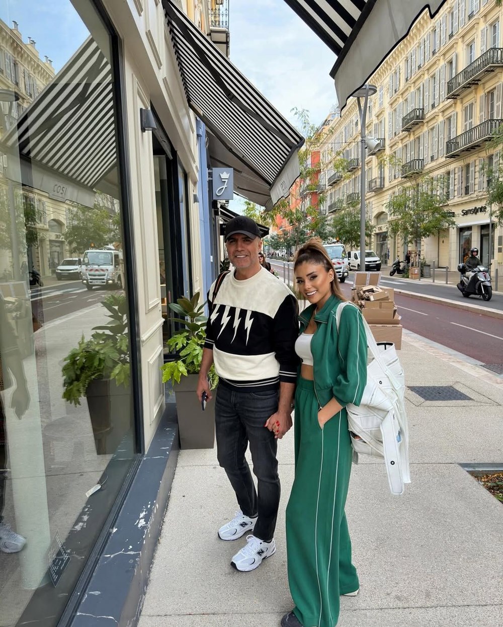 ea8Oiro S0Cl0cJ 4K8QZg