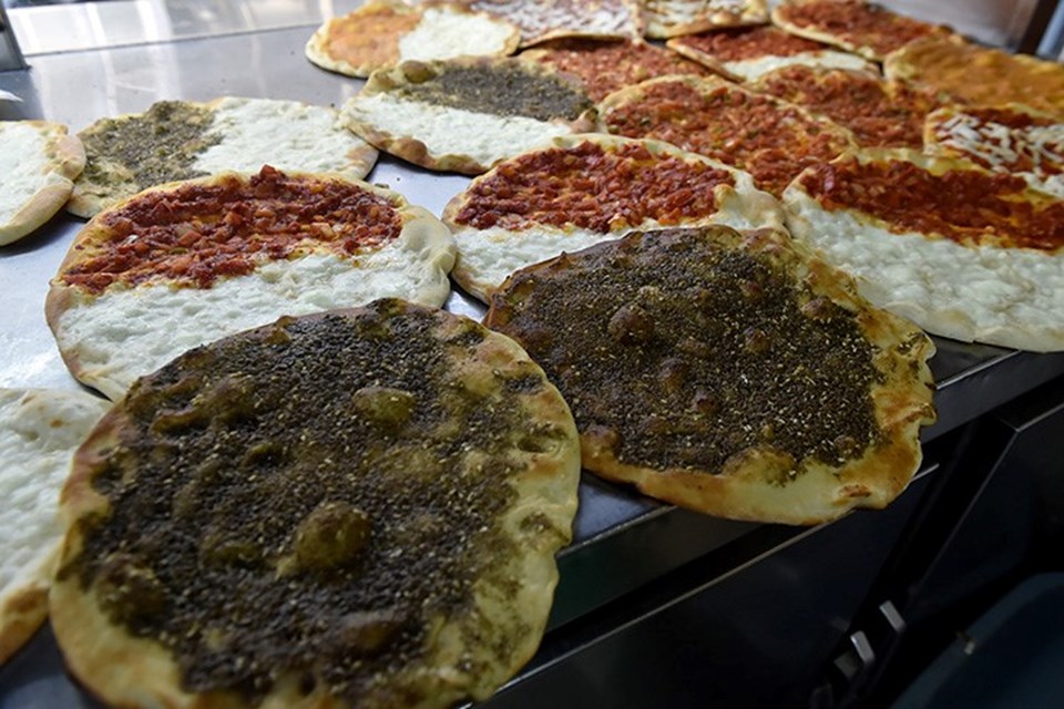 Lübnan'da geleneksel kahvaltı sofralarının vazgeçilmezi: Zahterli mankuşa - 1