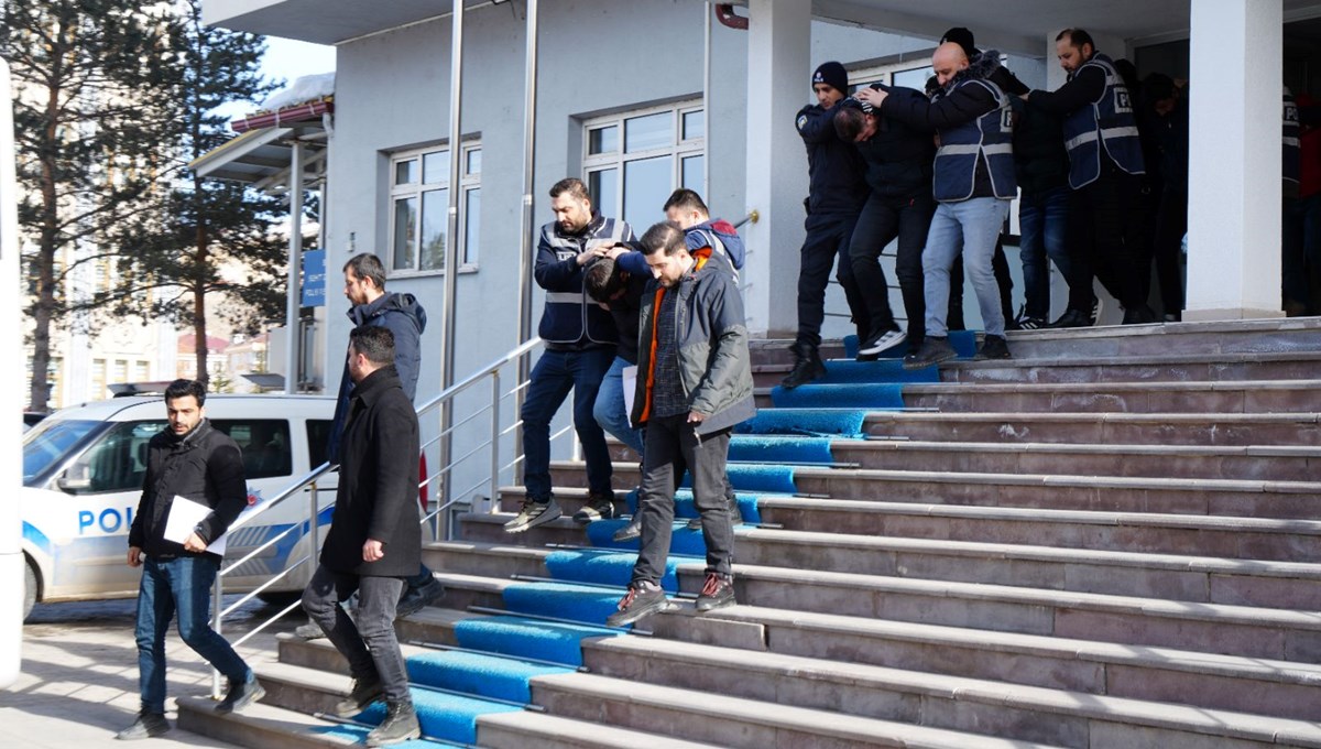 Bayburt polisi dolandırıcı çetesi kuran 11 kişiyi kıskıvrak yakaladı Bayburt polisi dolandırıcı çetesi kuran 11 kişiyi kıskıvrak yakaladı