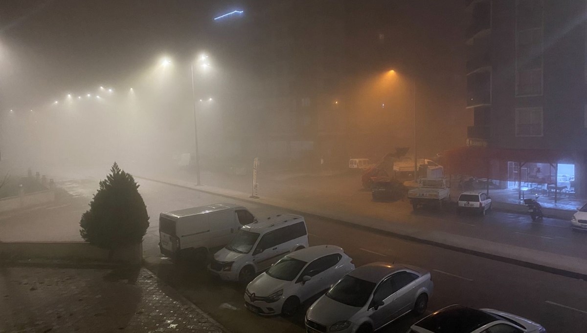 Çanakkale Boğazı sis nedeniyle transit gemi geçişlerine kapatıldı Çanakkale Boğazı sis nedeniyle transit gemi geçişlerine kapatıldı