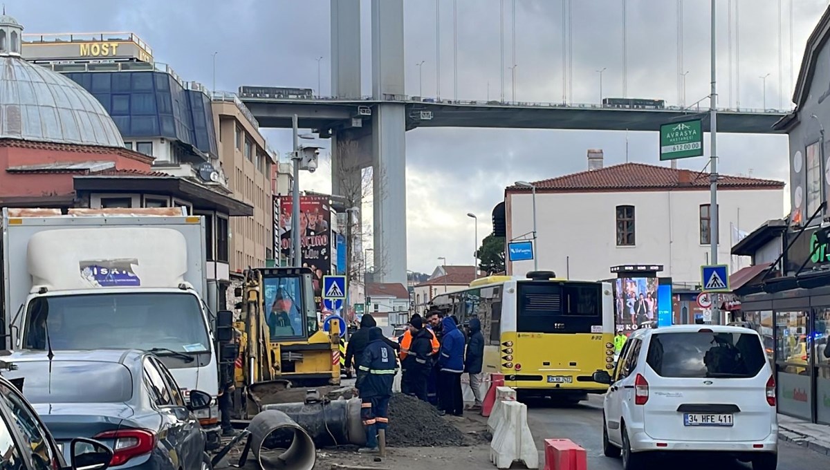 Ortaköy’de isale hattı patladı, cadde sular altında kaldı Ortaköy’de isale hattı patladı, cadde sular altında kaldı