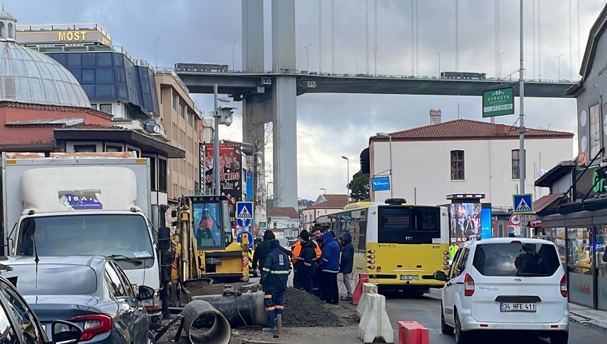 Ortaköy’de isale hattı patladı, cadde sular altında kaldı