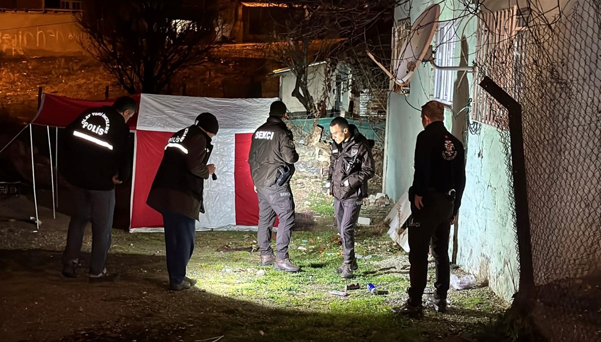 Eşini ve kayınbiraderini sokak ortasında pompalı tüfekle vurdu Eşini ve kayınbiraderini sokak ortasında pompalı tüfekle vurdu