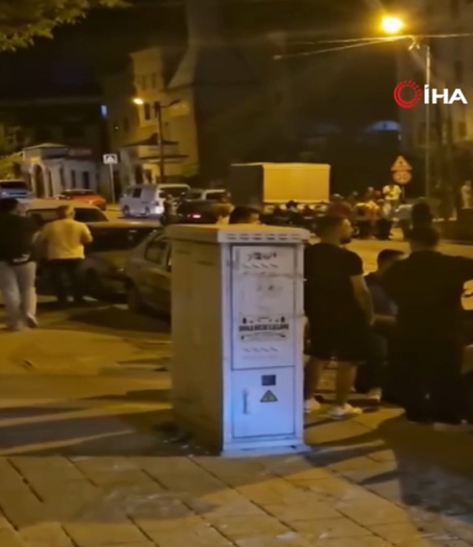 Gece 02.00'de mahalleyi sokağa döken yangın - 1