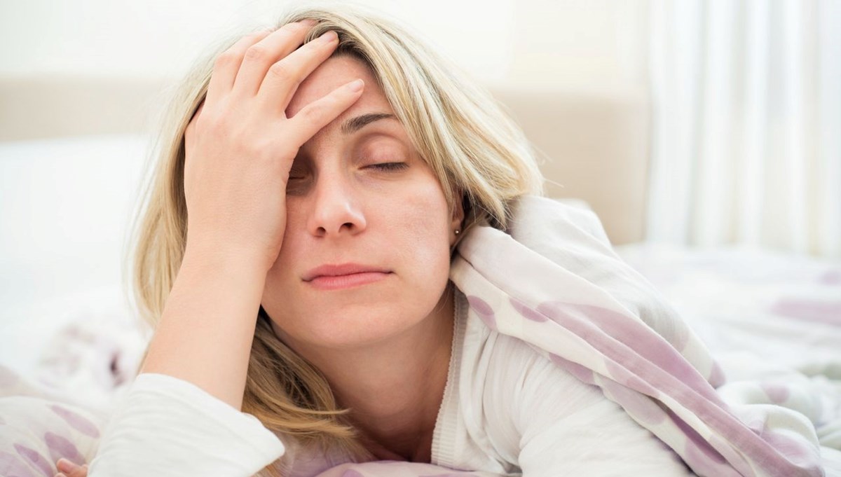 Sırt ağrısına yol açan en kötü uyku pozisyonu: Milyonlarca kişi aynı hatayı yapıyor