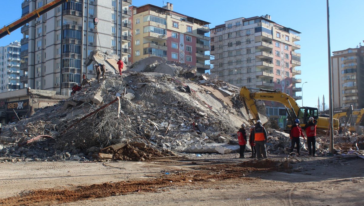 Depremde 49 kişiye mezar oldu, felaket göz göre göre geldi! Depremde 49 kişiye mezar oldu, felaket göz göre göre geldi!