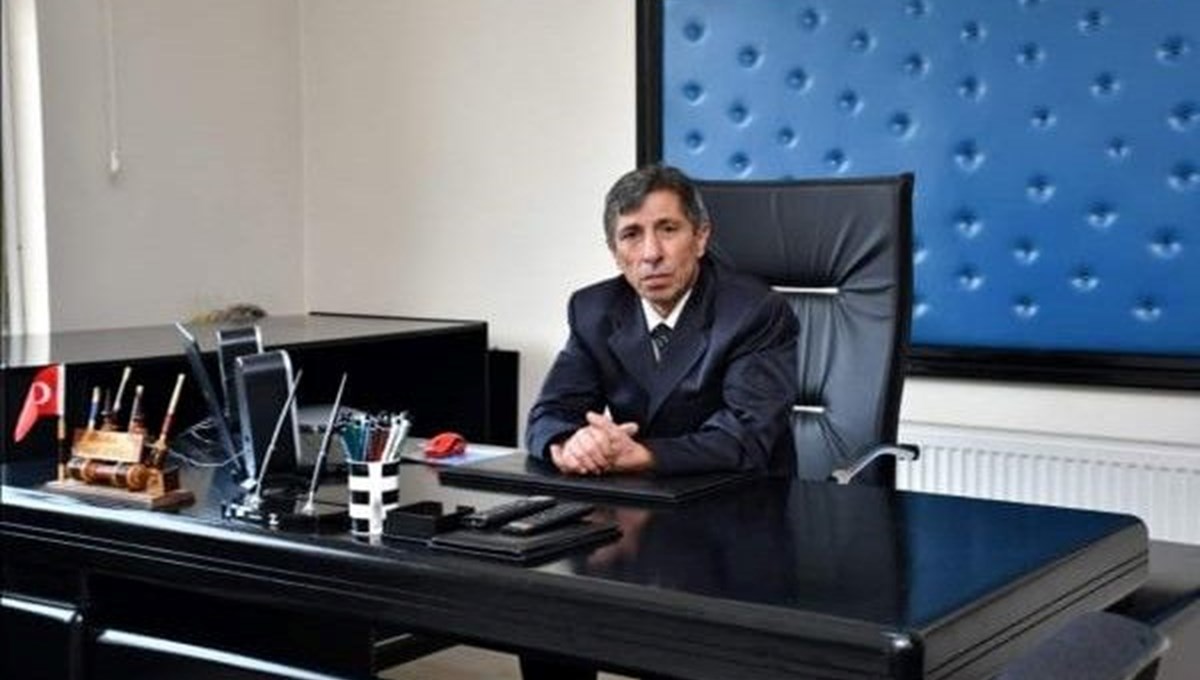 Kayıp okul müdürü okul merdivenlerinde ölü bulundu