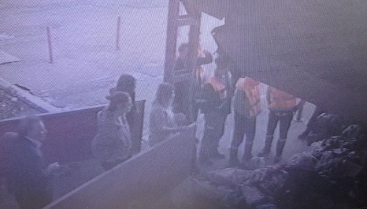 Hatıra kolye çöpte bulundu