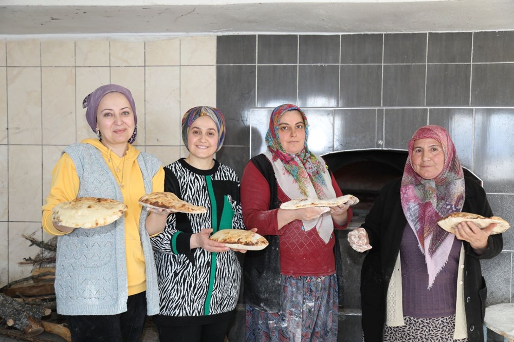 Ramazan öncesi döşeme ekmeği mesaisi: Pişmesi 3-4 saat sürüyor - Son Dakika Türkiye Haberleri | NTV Haber