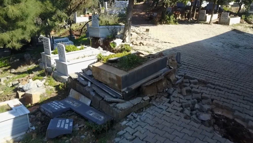 Deprem köyü ikiye böldü: 'Kıyamet kopuyor sandık' - 3