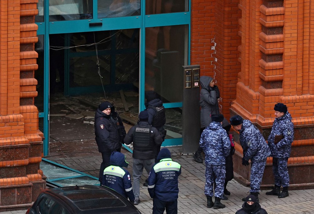 Korumalarıyla girdiği binayı havaya uçurdu! Moskova'da bombalı suikast - 1