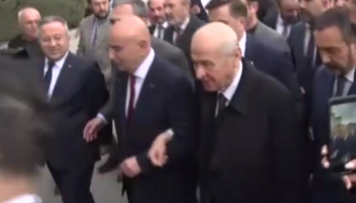 Bahçeli'den Turgut Altınok'a destek