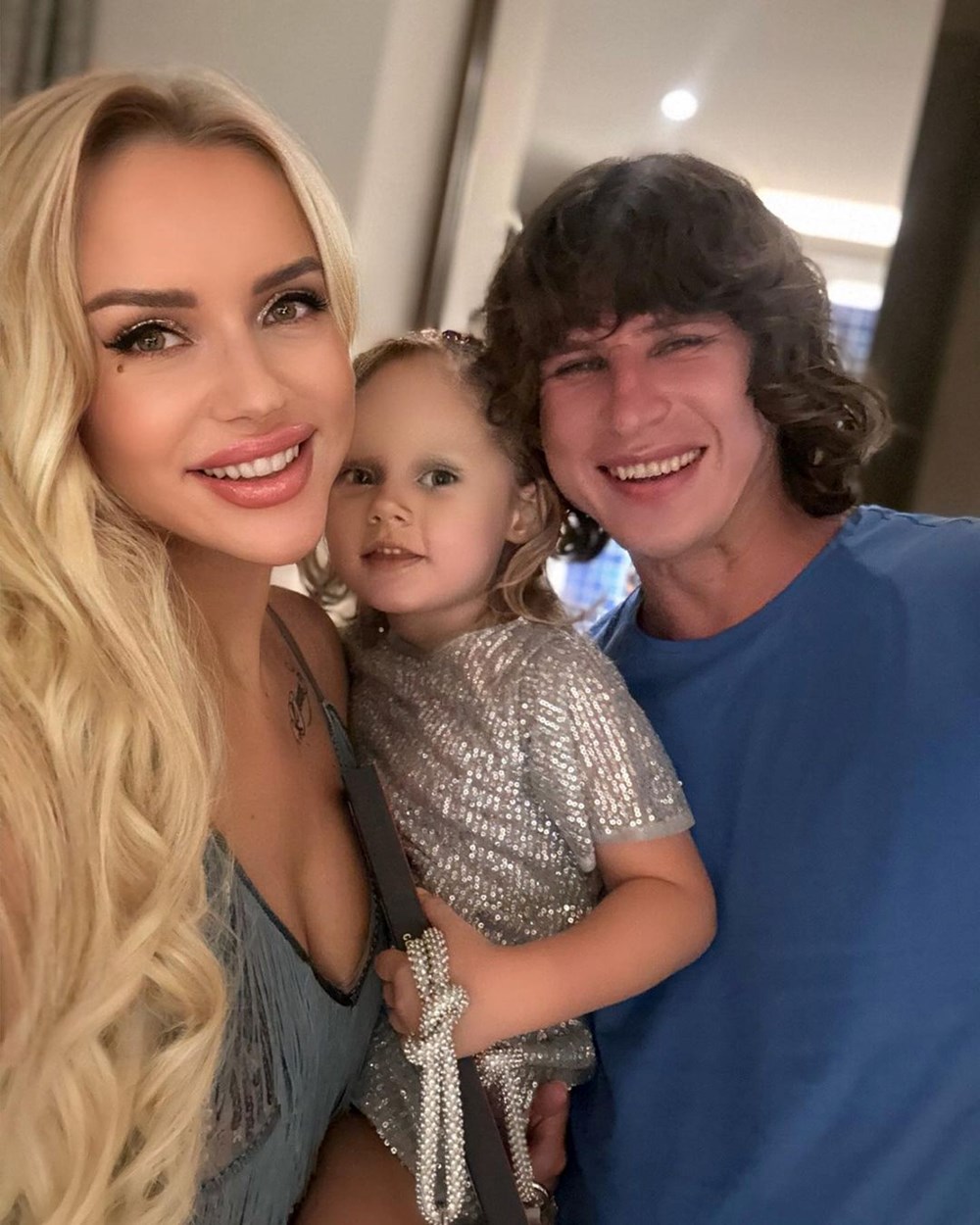 Rus güzellik kraliçesi gerçek fotoğraflarının ortaya çıkmasının ardından alay konusu oldu - 7