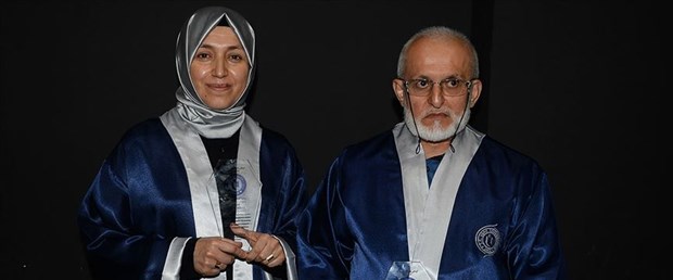 Baba 66, kızı 40 yaşında aynı üniversiteden mezun oldu Baba 66, kızı 40 yaşında aynı üniversiteden mezun oldu