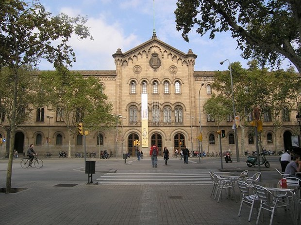 http://cdn1.ntv.com.tr/gorsel/egitim/en-populer-universiteler-arasinda-4-turk/universitat-de-barcelona-barcelona-universitesi,cJs419j-9UWpfg1WjSMNZA.jpg?mode=crop&scale=both&v=20100809162712000&maxWidth=620