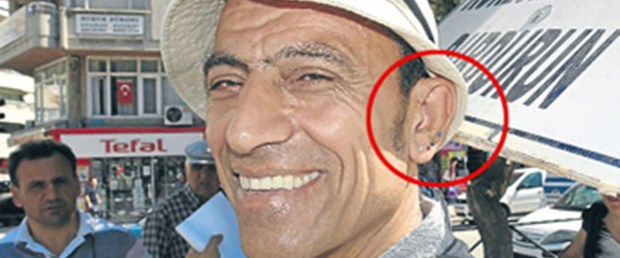 Küpeli öğretmene maaş cezası