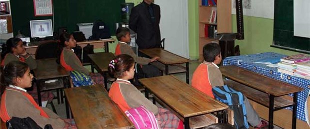 'Öğretmenlere zorunlu hizmet kaldırılmıyor'
