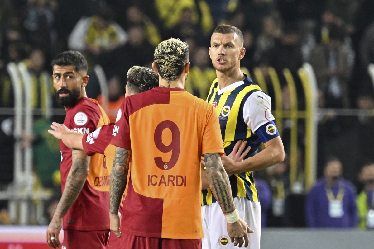 Icardi ve Dzeko maç içinde sık sık gerilim yaşadı Icardi ve Dzeko maç içinde sık sık gerilim yaşadı