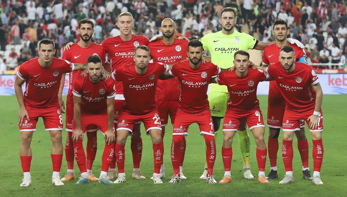 Antalyaspor'da Safouri ve Jehezkel krizi: Filistin için saygı duruşunu reddettiler Antalyaspor'da Safouri ve Jehezkel krizi: Filistin için saygı duruşunu reddettiler