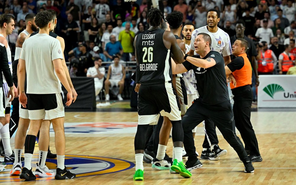 Madrid'de olaylı gece: Real Madrid-Partizan maçında yumruk yumruğa kavga - 11