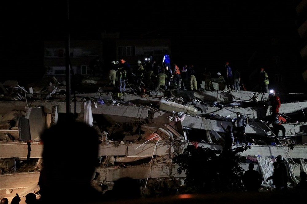 İzmir'de deprem sonrası enkaz altındakiler için zamana karşı yarış (33 saat sonra kurtarıldı) - 3