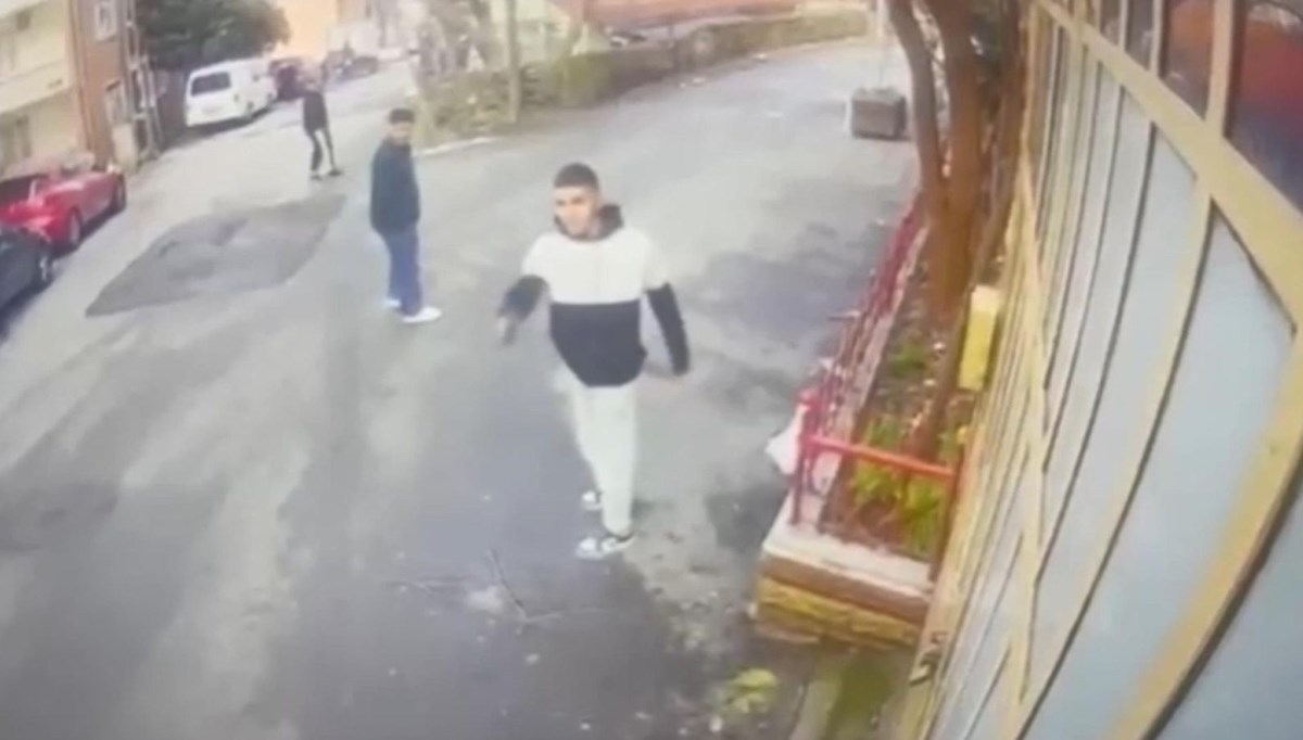 Saçına çizik atan arkadaşına ateş açtı