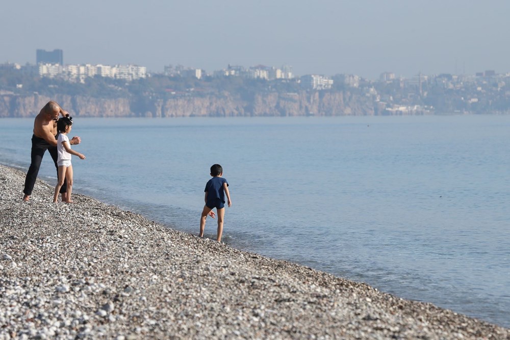 Antalya'da sahiller turistlere kaldı - 7