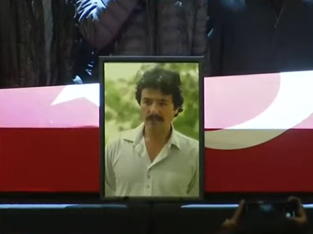 Arabeskin Ferdi babasına veda: İlk tören AKM'de, Levent’tekalabalık artıyor - 4