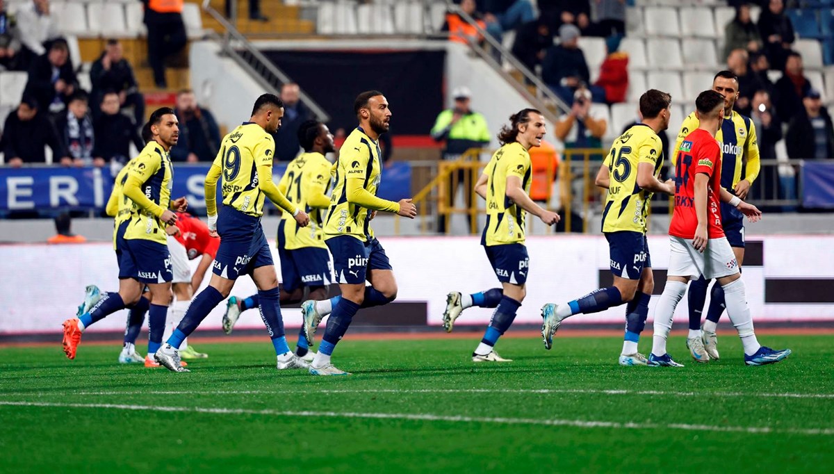 Cenk Tosun'un yeni adresi Uzak Doğu: Fenerbahçe anlaşmaya vardı Cenk Tosun'un yeni adresi Uzak Doğu: Fenerbahçe anlaşmaya vardı