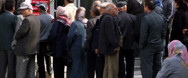 2.2 milyon emeklinin 300 liralık zam umudu