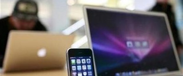 Apple kârını yarı yarıya artırdı