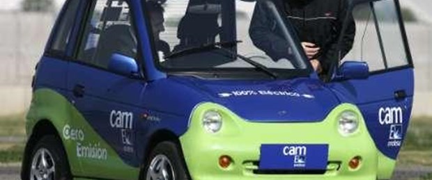 Bu otomobilin deposu 2 dolara doluyor