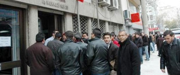 Dört gençten biri işsiz, 827 bin kişi umutsuz