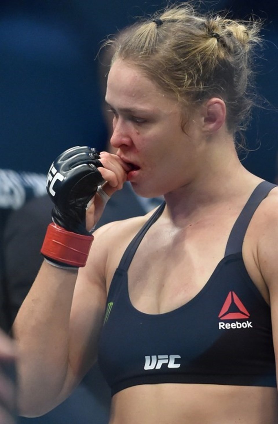 ABD'li karma dövüş sanatçısı ve oyuncu olan Ronda Rousey, UFC şampiyonu olan ilk kadın olmuştu.