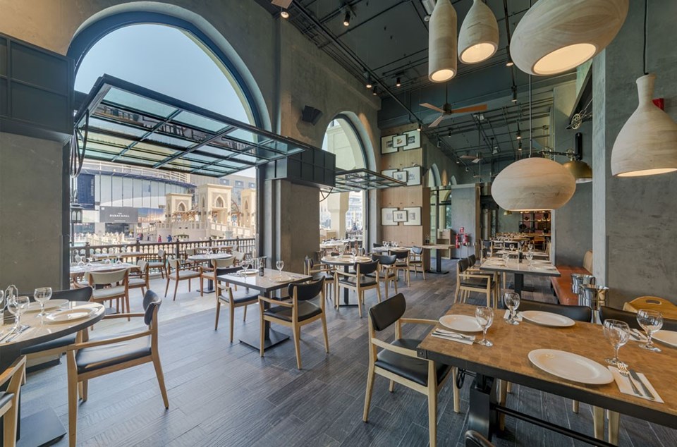 40 şubesi bulunan Günaydın'ın, en son Dubaimall’da köfte-döner konsepti açıldı.