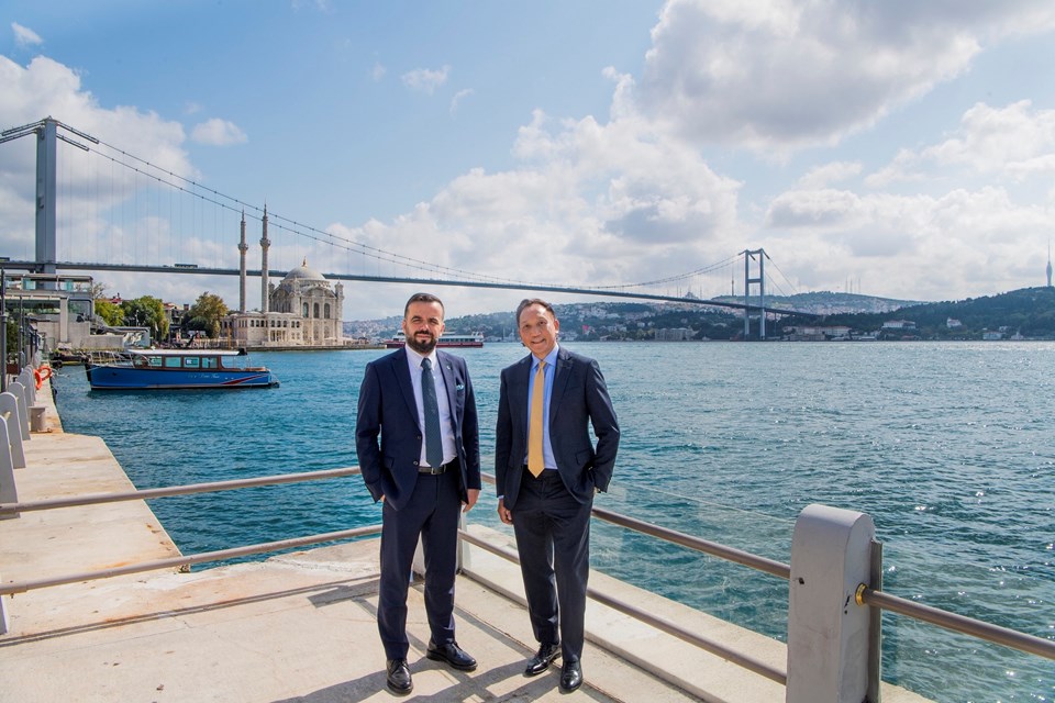 Ev ve Mutfak Eşyaları Sanayicileri ve İhracatçıları Derneği (EVSİD) Başkanı Burak Önder ve Comasia Limited'in Kurucu Direktörleri'nden Peter Cheung