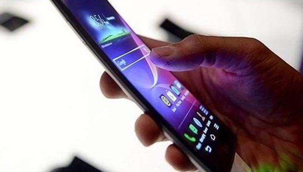 'Akıllı telefon kullanırken 5 dakikada bir el değiştirin'.Jpeg
