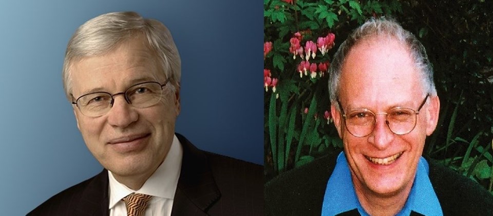 Ödülü kazanan biliminsanları Oliver Hart (sağda) ve Bengt Holmström (solda)