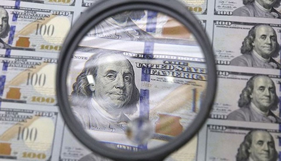 Dolar kuru seçim öncesi 2,70'i aştıktan sonra cuma sabahı 2,66'a düzeyinde...