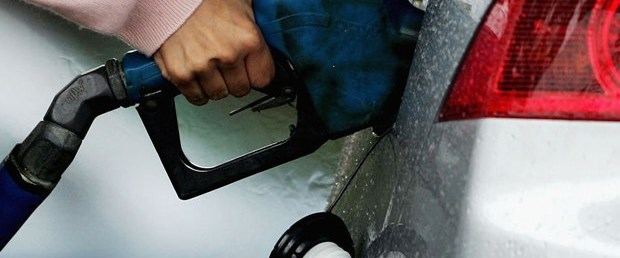 Tavan kalktı, benzin ve motorine zam geldi