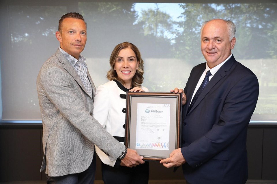 Philsa Fabrika Direktörü Antonio De Marco, Philip Morris/Sabancı Kurumsal İlişkiler Direktörü Zeynep Güney Altıntaş SGS Türkiye Bölüm Müdürü Zülfikar Kosova.