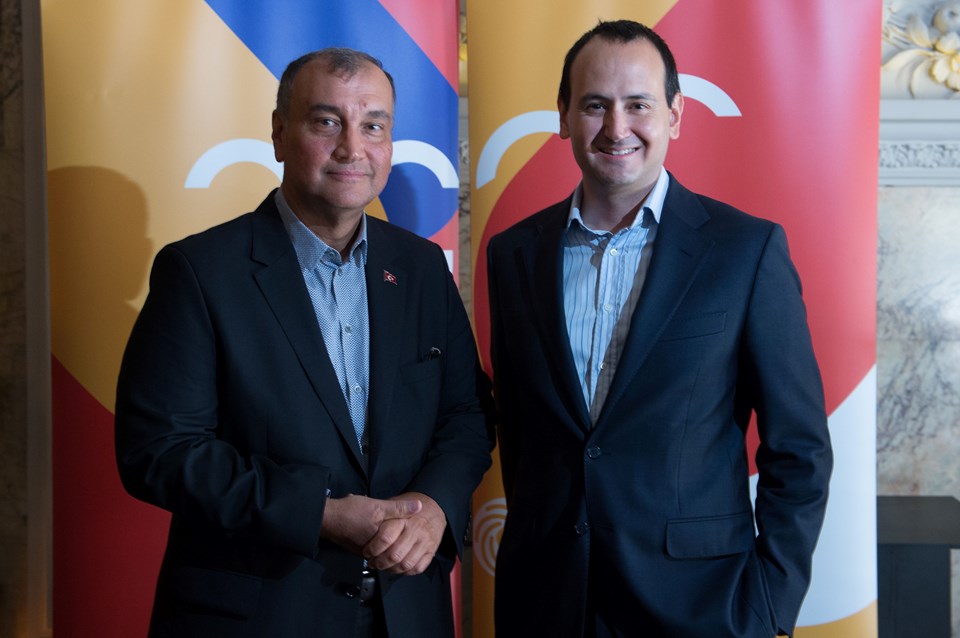 Murat Ülker (57) ve CEO Cem Karakaş (42) pladis'in büyüme hedeflerini anlattı. Koç Holding kökenli Dr. Cem Karakaş, Erdemir'de CFO'luk yaptı. 100'den fazla şirketin satınalma işleminde yer aldı...