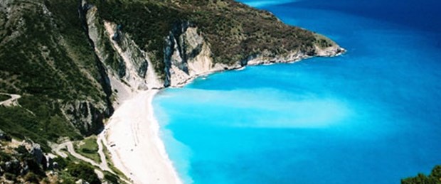 Yunanistan adaları satıyor, orduyu küçültüyor