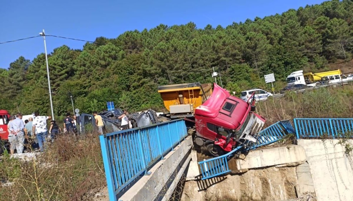 Beykoz’da hafriyat kamyonuyla otomobil çarpıştı