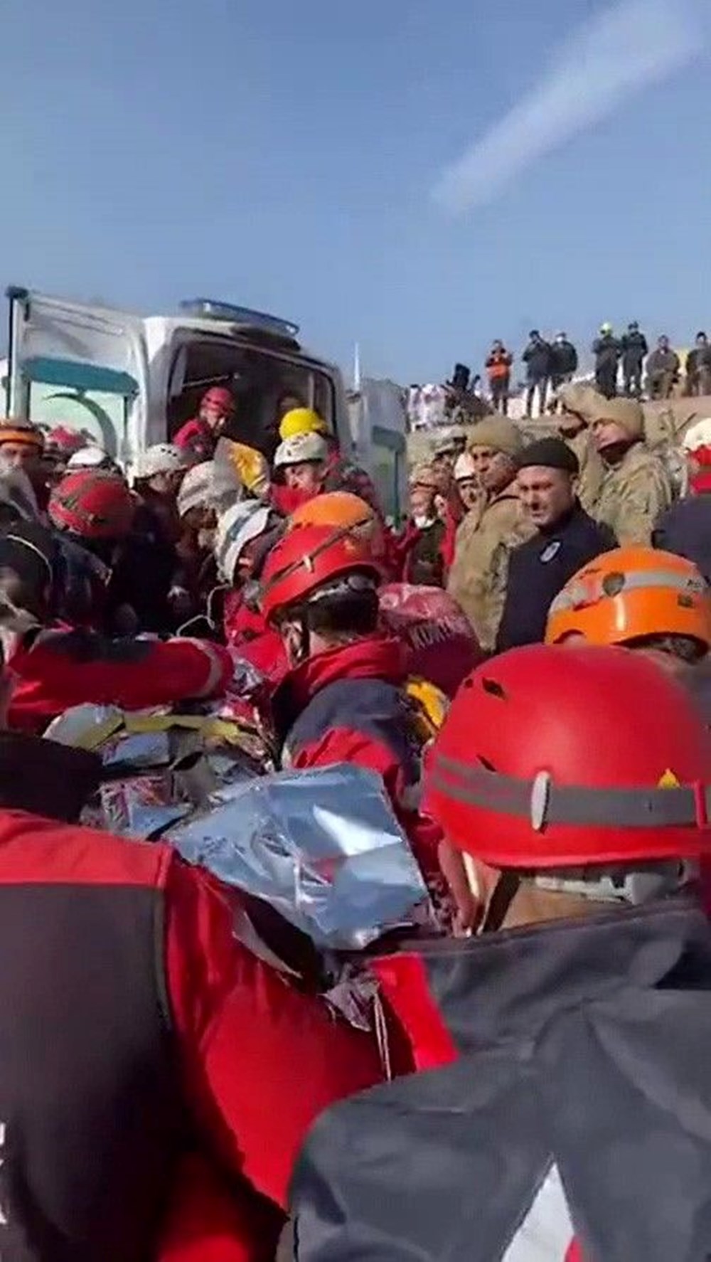Deprem bölgesinden mucize kurtuluşlar - 4
