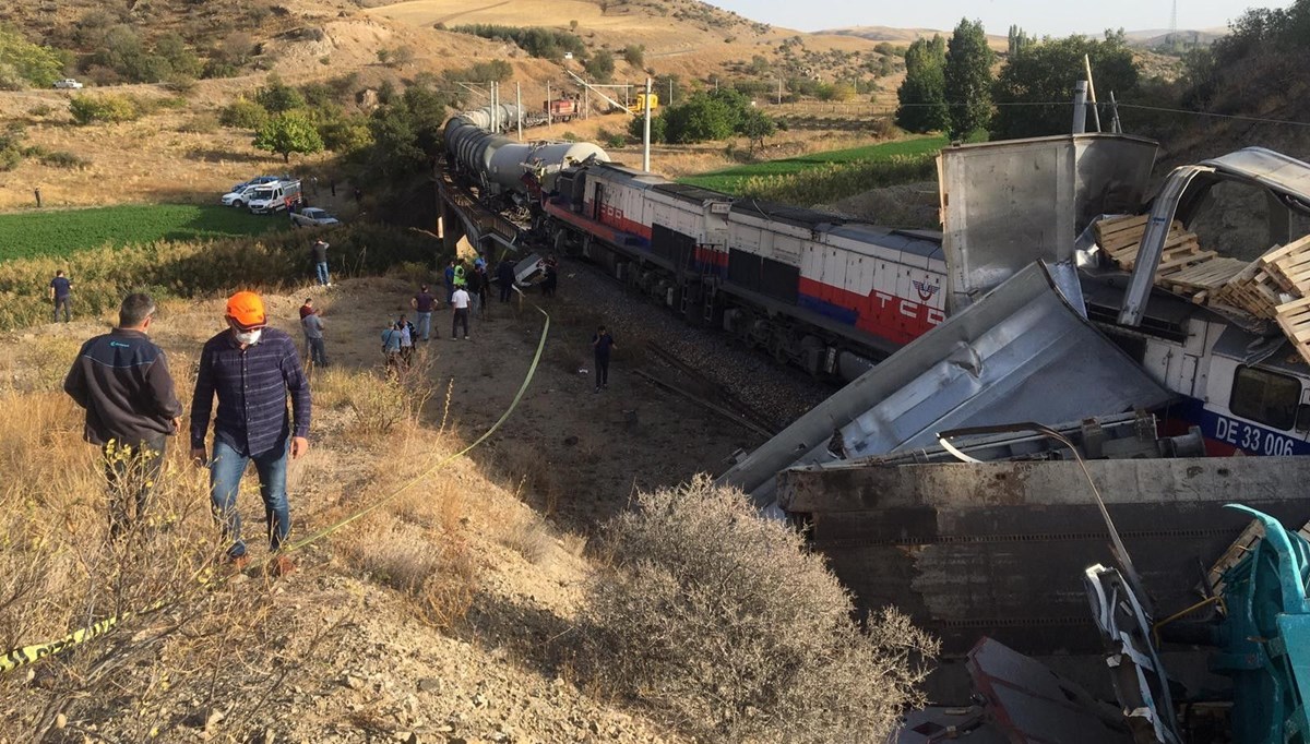 Yozgat'ta iki yük treni çarpıştı