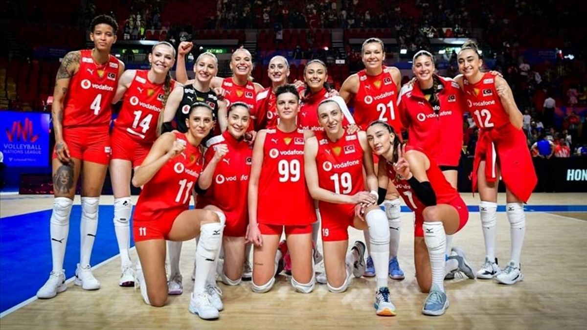 Milli voleybol maçı (Türkiye-Polonya) ne zaman, saat kaçta ve hangi kanalda canlı olarak yayınlanacak? Filenin Sultanları yarı final biletini almak istiyor